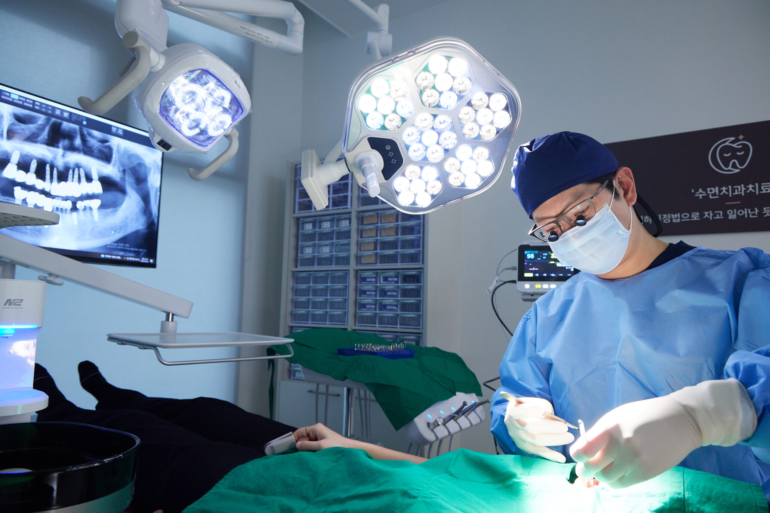 임플란트 뼈이식 수술 연세원드림치과